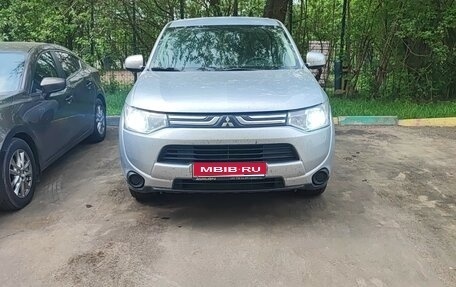 Mitsubishi Outlander III рестайлинг 3, 2013 год, 930 000 рублей, 1 фотография