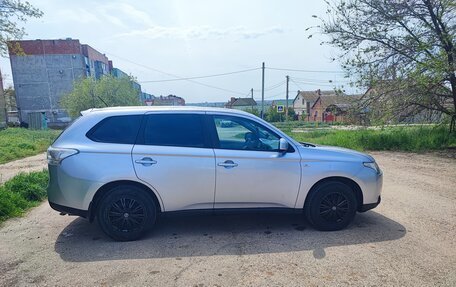 Mitsubishi Outlander III рестайлинг 3, 2013 год, 930 000 рублей, 4 фотография