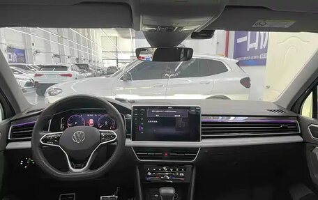 Volkswagen Tiguan II, 2022 год, 2 200 013 рублей, 9 фотография