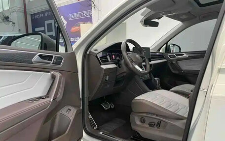 Volkswagen Tiguan II, 2022 год, 2 200 013 рублей, 7 фотография