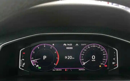 Volkswagen Tiguan II, 2022 год, 2 200 013 рублей, 11 фотография