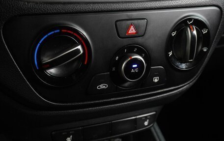Hyundai Solaris II рестайлинг, 2017 год, 939 000 рублей, 16 фотография