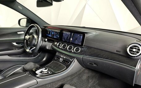 Mercedes-Benz E-Класс, 2019 год, 3 300 000 рублей, 13 фотография
