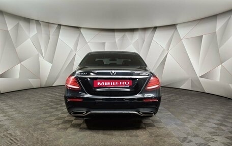 Mercedes-Benz E-Класс, 2019 год, 3 300 000 рублей, 8 фотография