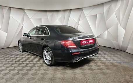 Mercedes-Benz E-Класс, 2019 год, 3 300 000 рублей, 4 фотография