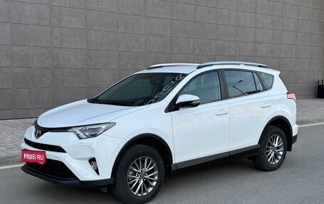 Toyota RAV4, 2018 год, 2 585 000 рублей, 1 фотография