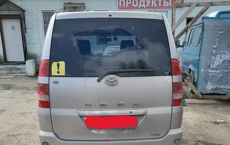 Toyota Noah III, 2002 год, 700 000 рублей, 2 фотография