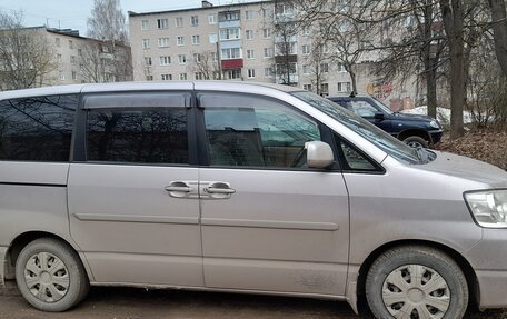 Toyota Noah III, 2002 год, 700 000 рублей, 4 фотография