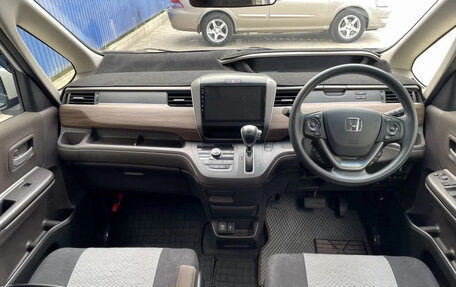 Honda Freed II, 2022 год, 1 540 000 рублей, 7 фотография