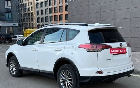 Toyota RAV4, 2018 год, 2 585 000 рублей, 4 фотография