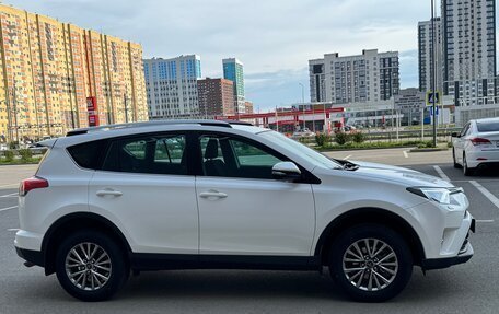Toyota RAV4, 2018 год, 2 585 000 рублей, 6 фотография