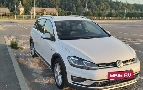 Volkswagen Golf VII, 2019 год, 1 800 000 рублей, 2 фотография