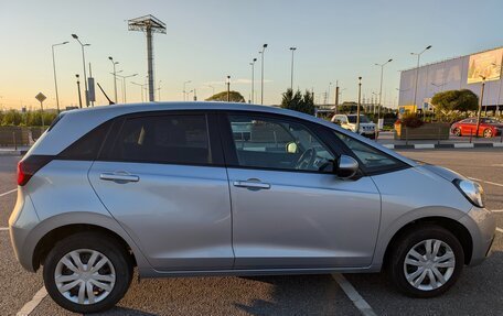 Honda Fit, 2021 год, 1 200 000 рублей, 5 фотография