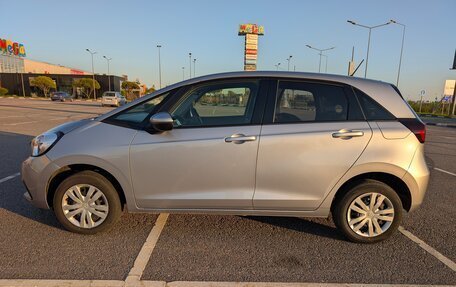 Honda Fit, 2021 год, 1 200 000 рублей, 6 фотография