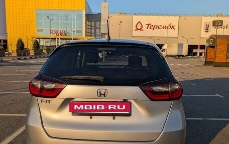 Honda Fit, 2021 год, 1 200 000 рублей, 4 фотография