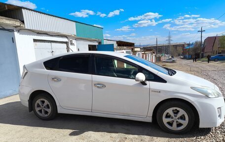 Toyota Prius, 2011 год, 920 000 рублей, 2 фотография