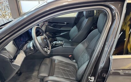 BMW 5 серия, 2024 год, 7 733 800 рублей, 6 фотография
