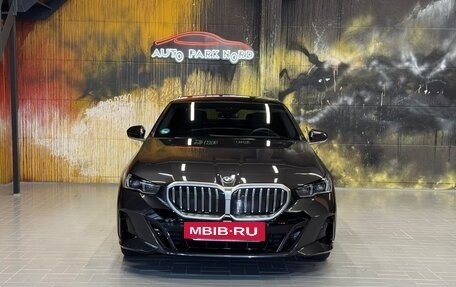 BMW 5 серия, 2024 год, 7 733 800 рублей, 2 фотография