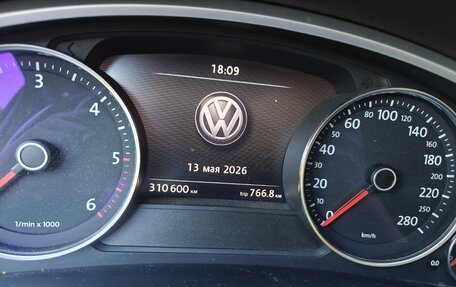 Volkswagen Touareg III, 2017 год, 3 450 000 рублей, 9 фотография