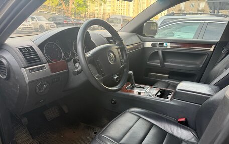Volkswagen Touareg III, 2005 год, 550 000 рублей, 8 фотография