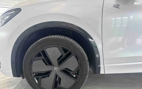 Volkswagen Tiguan, 2024 год, 4 190 013 рублей, 14 фотография