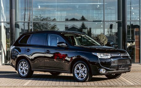 Mitsubishi Outlander III рестайлинг 3, 2014 год, 1 335 000 рублей, 3 фотография
