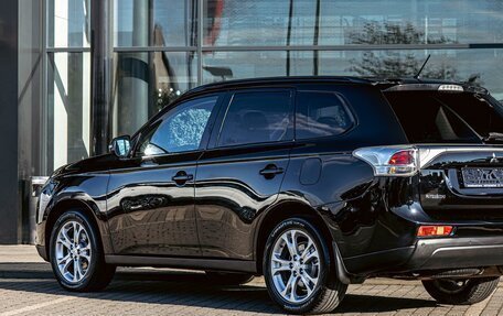 Mitsubishi Outlander III рестайлинг 3, 2014 год, 1 335 000 рублей, 9 фотография