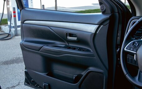 Mitsubishi Outlander III рестайлинг 3, 2014 год, 1 335 000 рублей, 12 фотография
