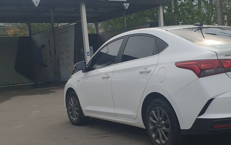 Hyundai Solaris II рестайлинг, 2021 год, 1 240 000 рублей, 3 фотография