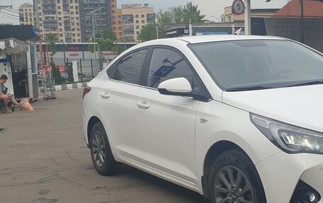 Hyundai Solaris II рестайлинг, 2021 год, 1 240 000 рублей, 5 фотография