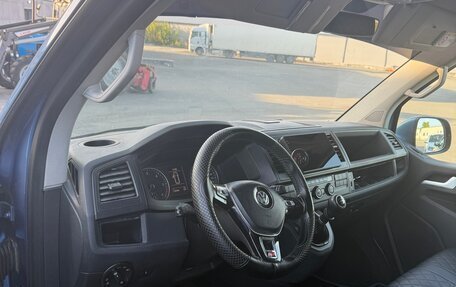 Volkswagen Caravelle T6 рестайлинг, 2017 год, 3 150 000 рублей, 5 фотография