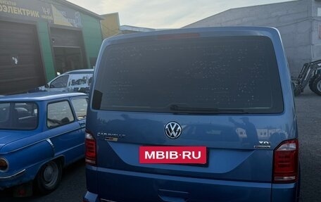 Volkswagen Caravelle T6 рестайлинг, 2017 год, 3 150 000 рублей, 2 фотография