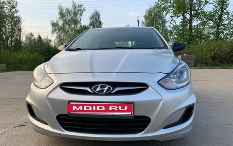 Hyundai Solaris II рестайлинг, 2011 год, 620 000 рублей, 3 фотография