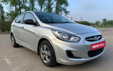 Hyundai Solaris II рестайлинг, 2011 год, 620 000 рублей, 4 фотография