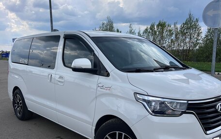Hyundai H-1 II рестайлинг, 2021 год, 3 750 000 рублей, 2 фотография