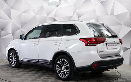 Mitsubishi Outlander III рестайлинг 3, 2017 год, 2 300 000 рублей, 2 фотография