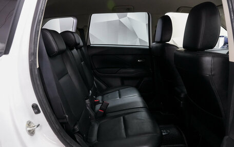 Mitsubishi Outlander III рестайлинг 3, 2017 год, 2 300 000 рублей, 6 фотография