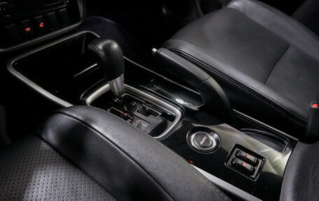 Mitsubishi Outlander III рестайлинг 3, 2017 год, 2 300 000 рублей, 9 фотография