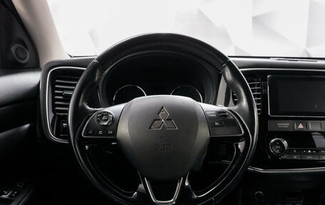 Mitsubishi Outlander III рестайлинг 3, 2017 год, 2 300 000 рублей, 7 фотография