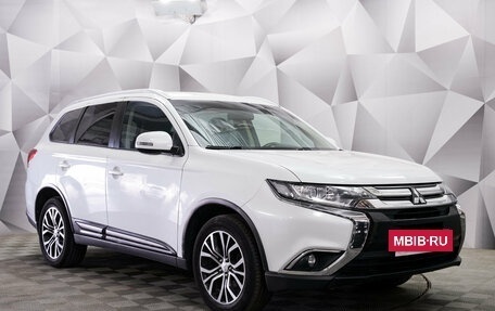 Mitsubishi Outlander III рестайлинг 3, 2017 год, 2 300 000 рублей, 5 фотография
