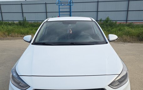 Hyundai Solaris II рестайлинг, 2019 год, 1 300 000 рублей, 1 фотография