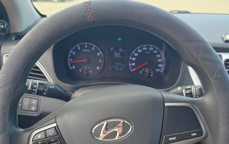 Hyundai Solaris II рестайлинг, 2019 год, 1 300 000 рублей, 16 фотография