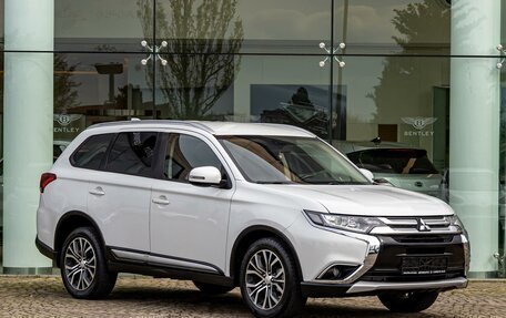 Mitsubishi Outlander III рестайлинг 3, 2017 год, 1 595 000 рублей, 3 фотография