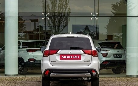Mitsubishi Outlander III рестайлинг 3, 2017 год, 1 595 000 рублей, 5 фотография