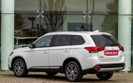Mitsubishi Outlander III рестайлинг 3, 2017 год, 1 595 000 рублей, 4 фотография