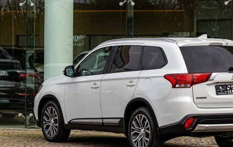 Mitsubishi Outlander III рестайлинг 3, 2017 год, 1 595 000 рублей, 9 фотография