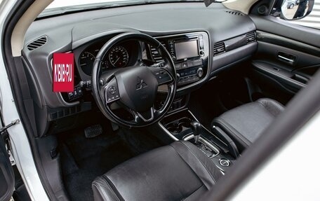 Mitsubishi Outlander III рестайлинг 3, 2017 год, 1 595 000 рублей, 13 фотография
