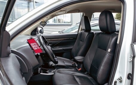 Mitsubishi Outlander III рестайлинг 3, 2017 год, 1 595 000 рублей, 11 фотография