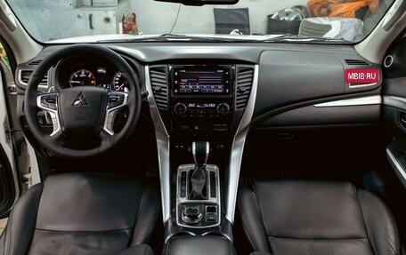 Mitsubishi Pajero Sport III рестайлинг, 2019 год, 2 875 000 рублей, 15 фотография