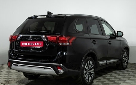 Mitsubishi Outlander III рестайлинг 3, 2020 год, 2 649 700 рублей, 5 фотография